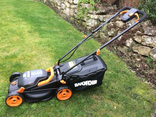 Black and Decker STC1820PC-GB 18v Li-Ion AFS Grass Trimmer Strimmer 28cm  2.0Ah